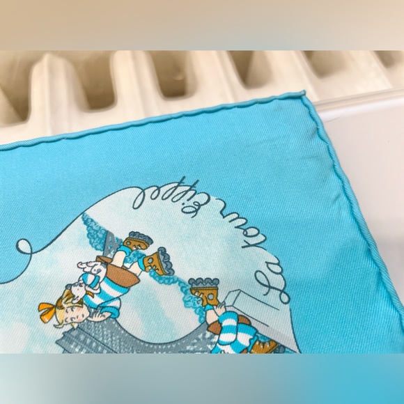 Authentic Hermès Carré Gravoche “Les Triplés” Uniquely Produced in Sky Blue - Picture 11 of 14